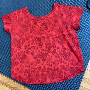 Red roses printed shiny top